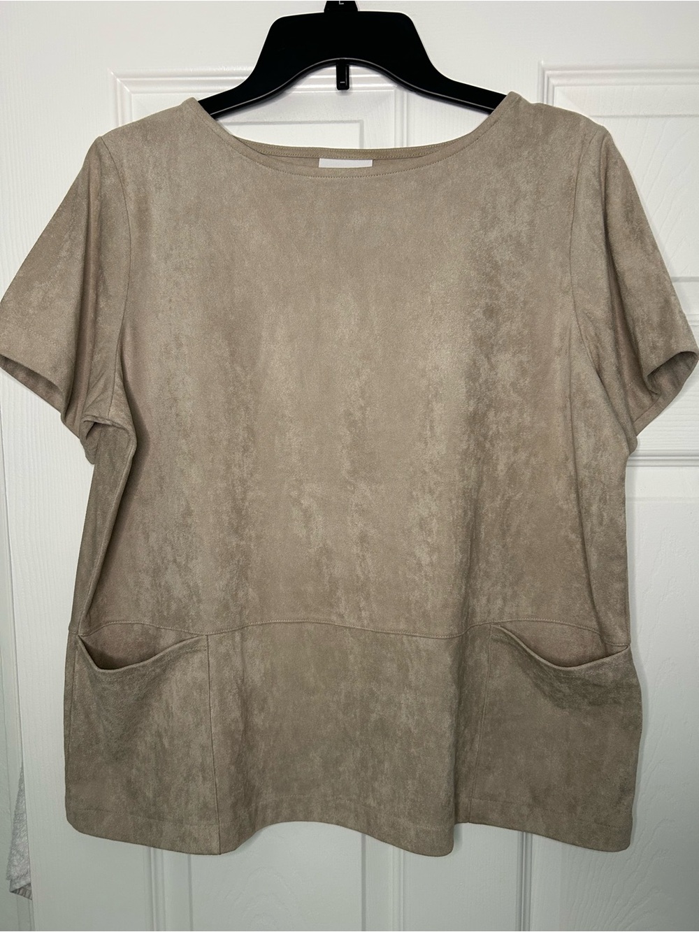 J. Jill Short-Sleeve Suede-Look Pocket Top in Taupe - Picture 2 of 6